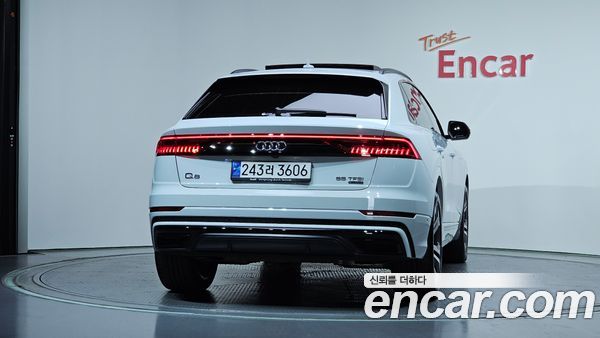 Audi Q8 2023, фото 4