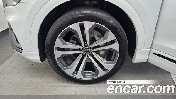 Audi Q8 2023, фото 5