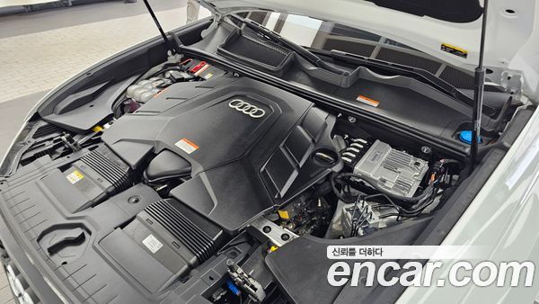 Audi Q8 2023, фото 6