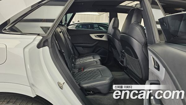 Audi Q8 2023, фото 18