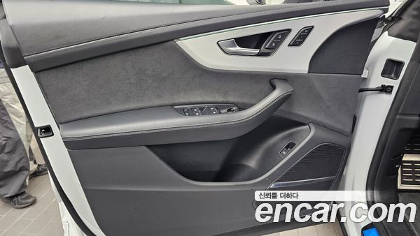 Audi Q8 2023, фото 14
