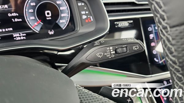 Audi Q8 2023, фото 27