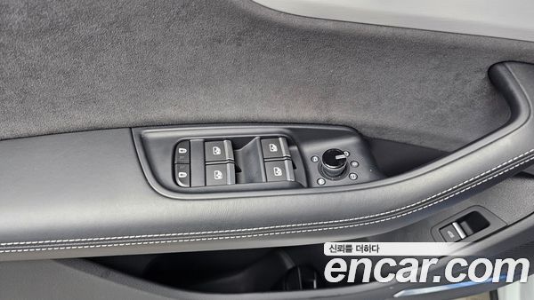 Audi Q8 2023, фото 29