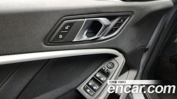 BMW 1 Series 2022, фото 29