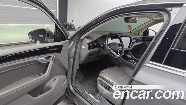 Volkswagen Touareg 2023, фото 10