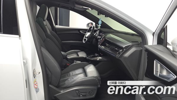 Audi Q4 e-tron 2022, фото 16