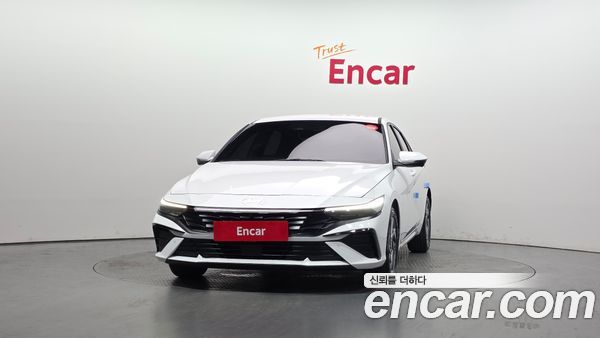 Hyundai Elantra 2024, фото 3