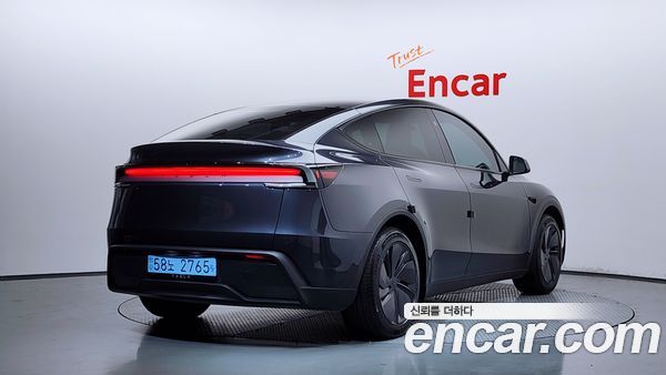 Tesla Model Y 2025, фото 2
