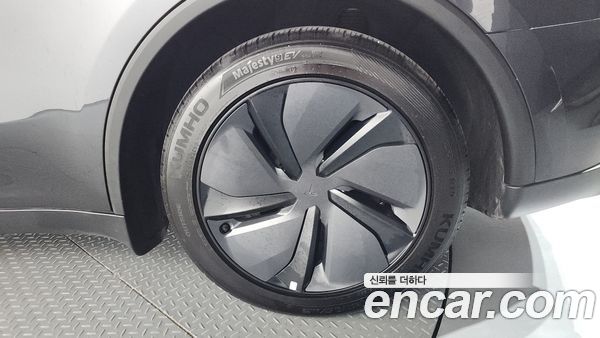 Tesla Model Y 2025, фото 7