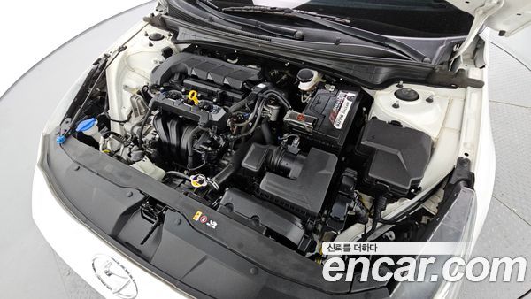Hyundai Elantra 2021, фото 6