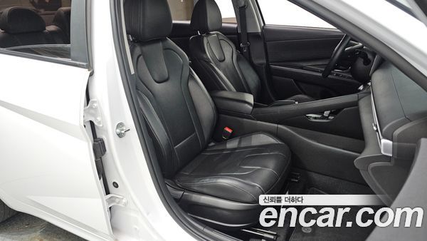 Hyundai Elantra 2021, фото 17
