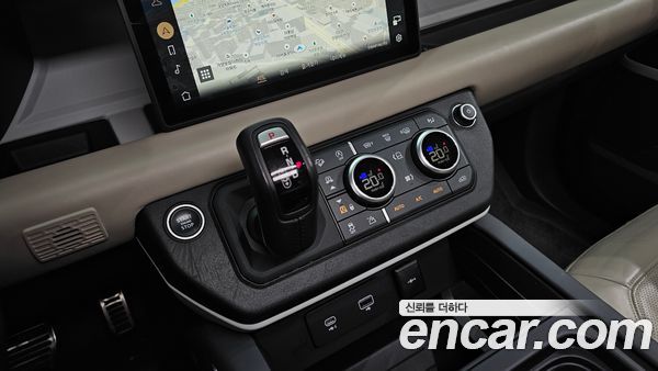 Land Rover Defender 2022, фото 12