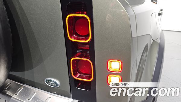 Land Rover Defender 2022, фото 9
