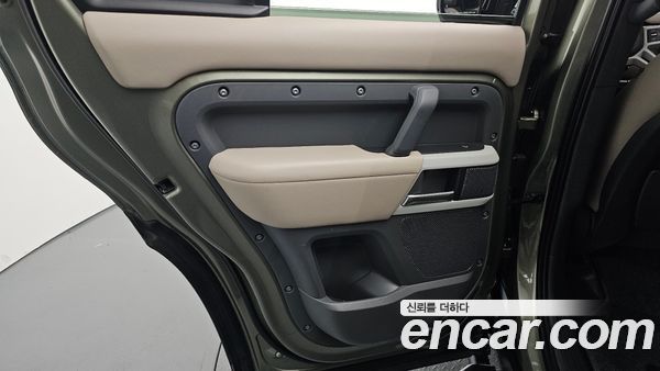 Land Rover Defender 2022, фото 15