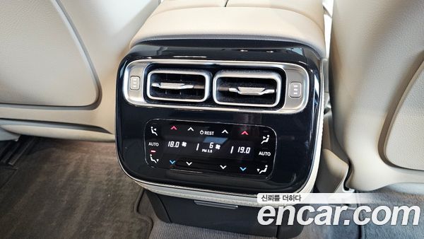 Mercedes-Benz S-Class 2022, фото 32