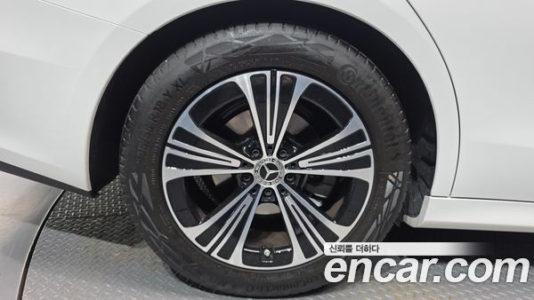 Mercedes-Benz E-Class 2025, фото 5