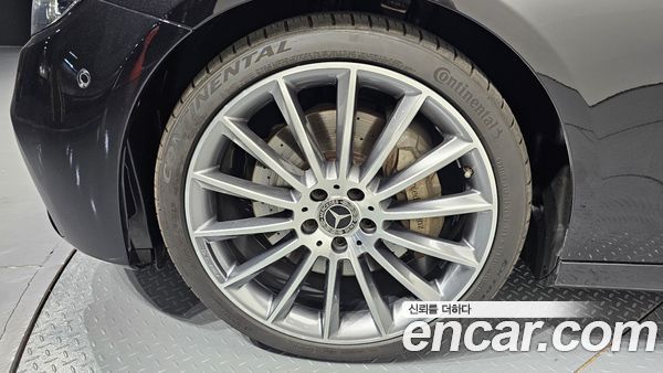 Mercedes-Benz E-Class 2022, фото 5