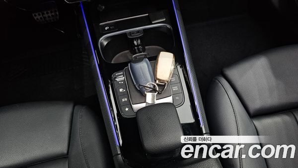 Mercedes-Benz GLB 2021, фото 12