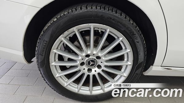 Mercedes-Benz E-Class 2021, фото 5