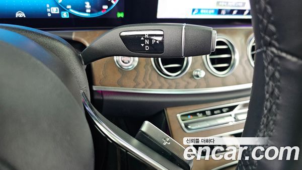 Mercedes-Benz E-Class 2021, фото 12