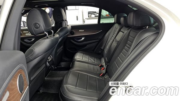Mercedes-Benz E-Class 2021, фото 16