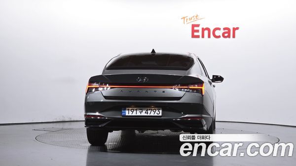 Hyundai Elantra 2023, фото 4