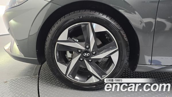 Hyundai Elantra 2023, фото 5