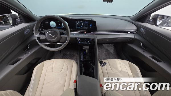 Hyundai Elantra 2023, фото 10