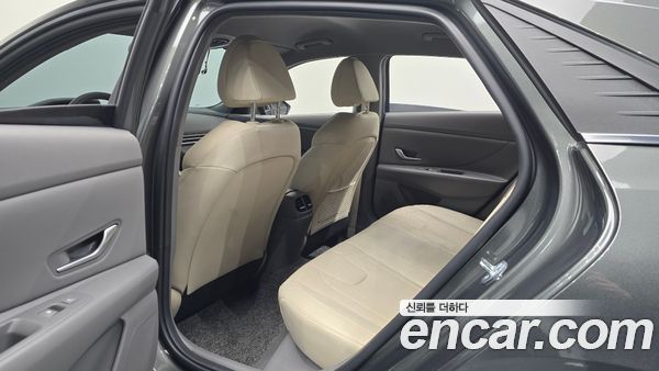 Hyundai Elantra 2023, фото 17