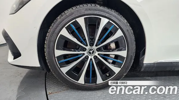 Mercedes-Benz EQE 2023, фото 5