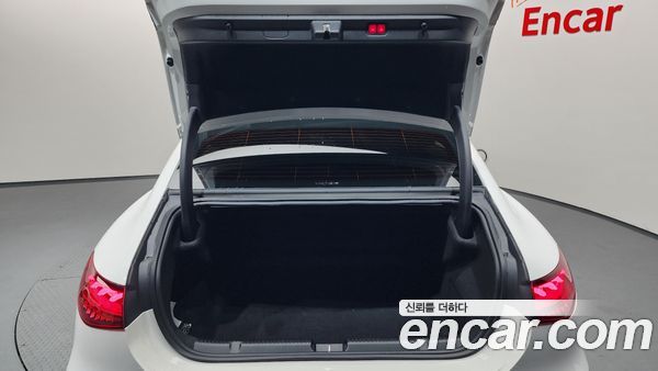 Mercedes-Benz EQE 2023, фото 26