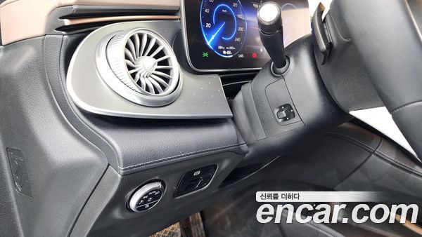 Mercedes-Benz EQE 2023, фото 29