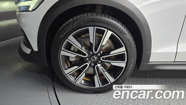 Volvo V60 2022, фото 5