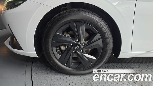 Hyundai Elantra 2023, фото 5