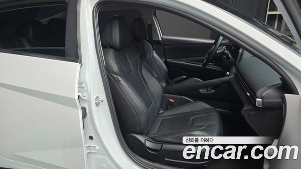 Hyundai Elantra 2023, фото 16