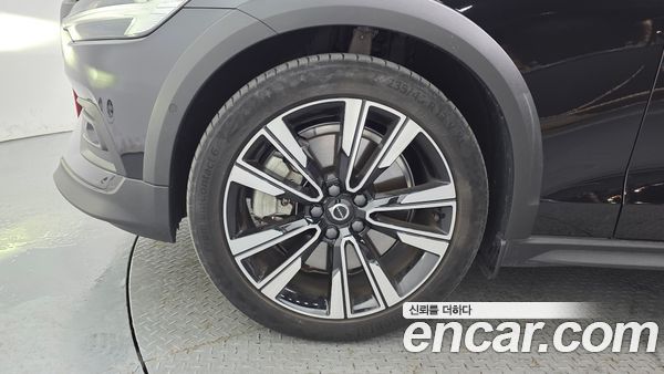 Volvo V60 2025, фото 5