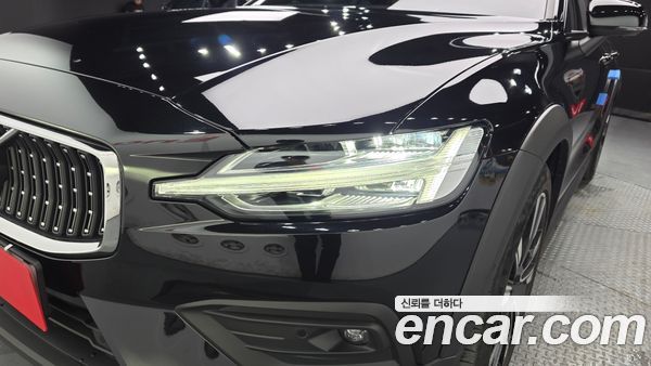 Volvo V60 2025, фото 8