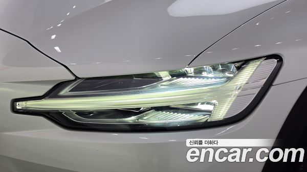 Volvo V60 2025, фото 8