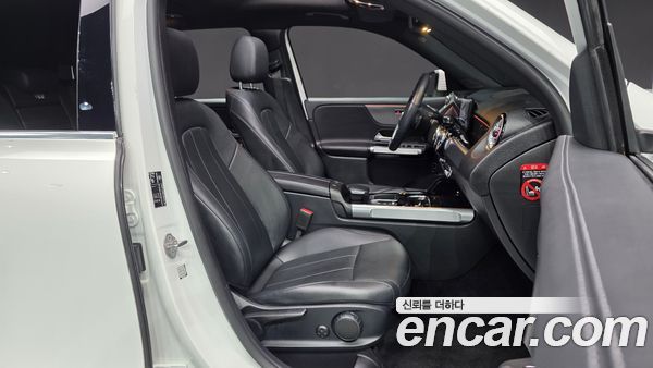 Mercedes-Benz GLB 2022, фото 16