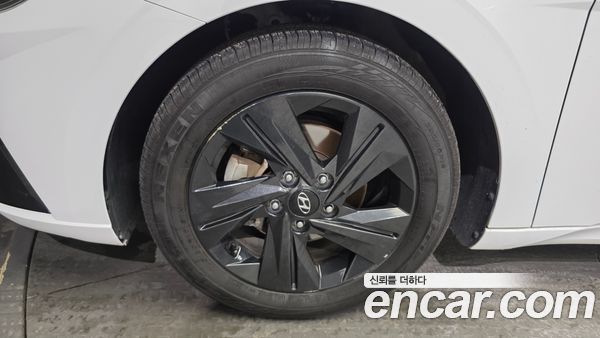 Hyundai Elantra 2023, фото 5