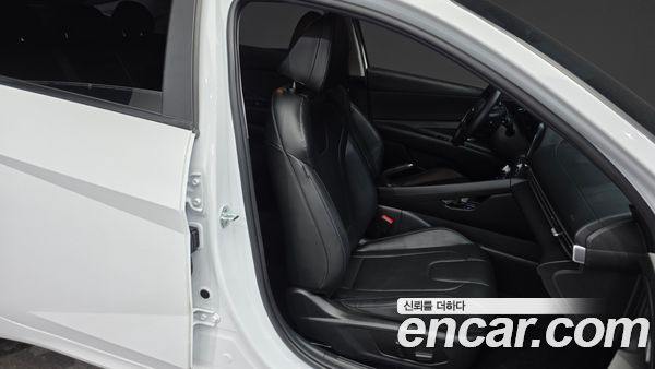 Hyundai Elantra 2023, фото 16