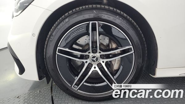 Mercedes-Benz E-Class 2025, фото 5
