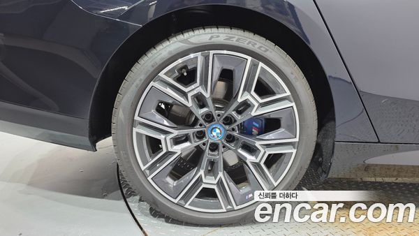 BMW 5 Series 2025, фото 5