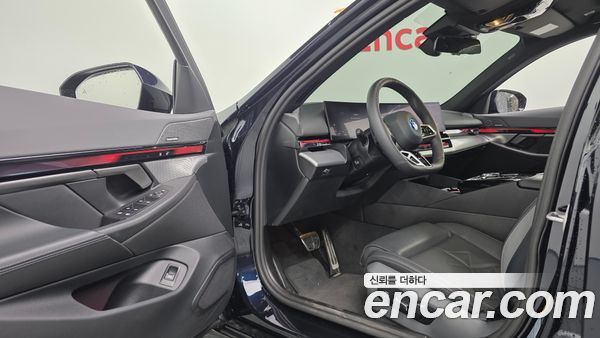 BMW 5 Series 2025, фото 16