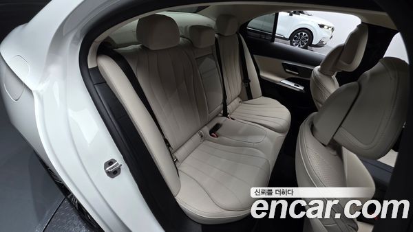 Mercedes-Benz E-Class 2024, фото 16