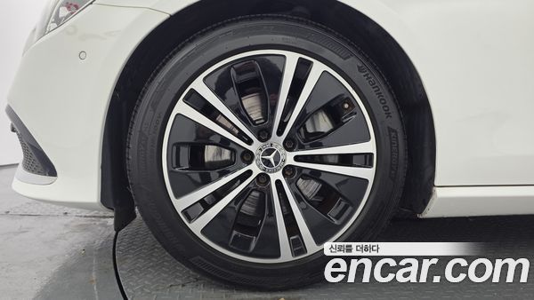 Mercedes-Benz E-Class 2021, фото 5