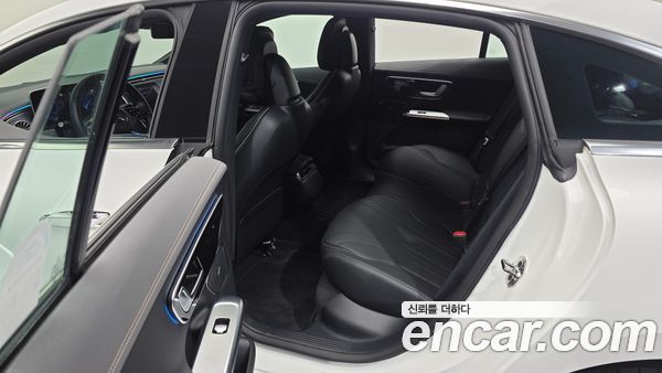 Mercedes-Benz EQE 2024, фото 16