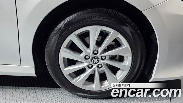 Toyota Camry 2024, фото 5