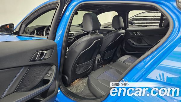 BMW 1 Series 2023, фото 16
