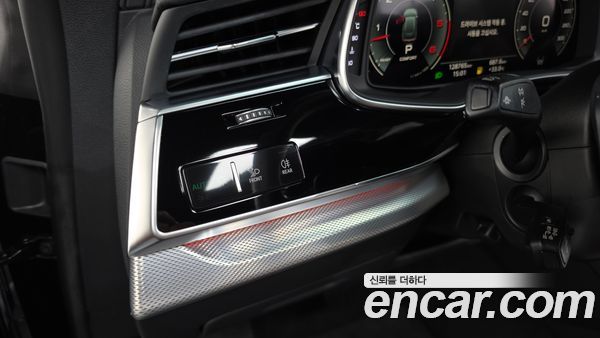 Audi Q8 2021, фото 26